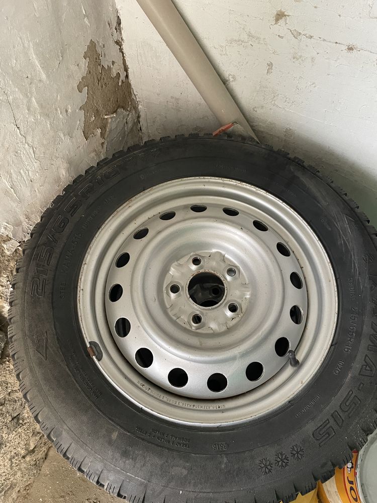 Продам зимние шины R16