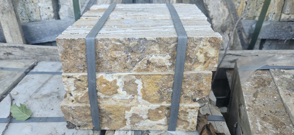 Piatră naturală scapițată