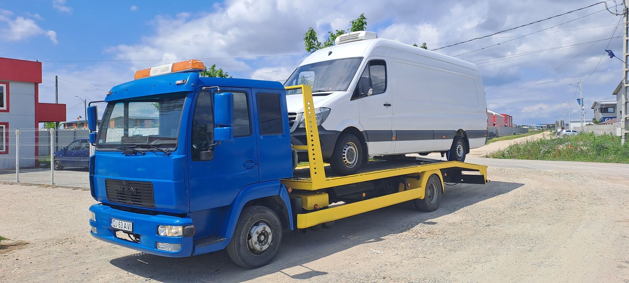 Tractari auto,autoutilitare, transport utilaje,Platforma.Macara