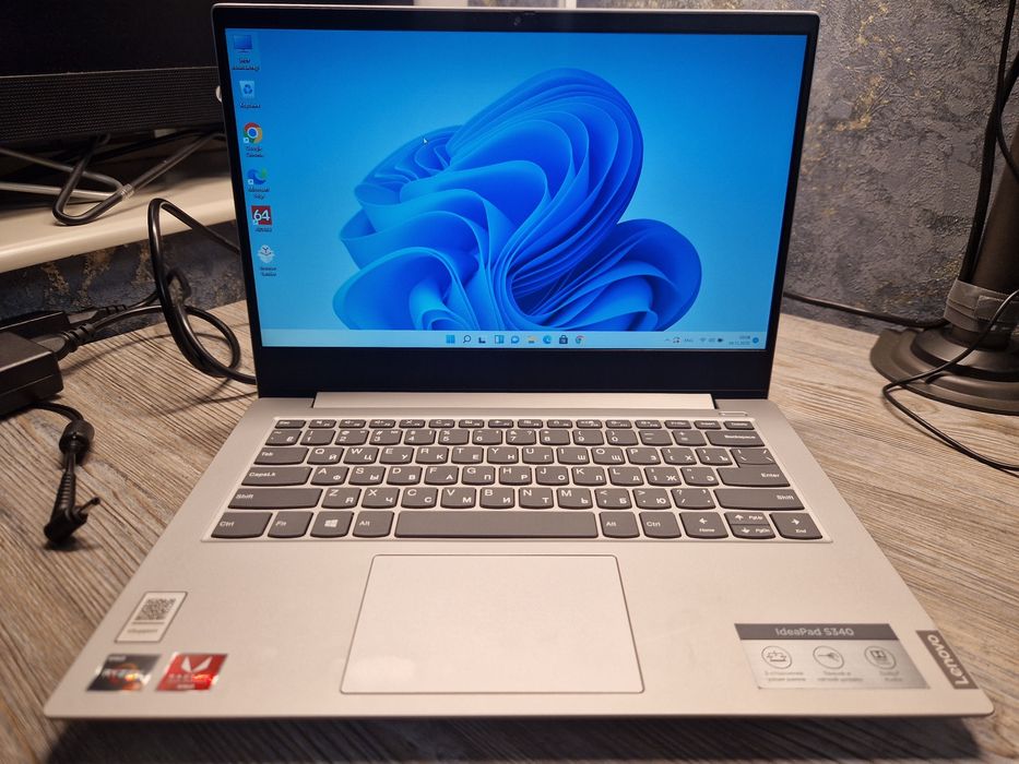 Ноутбук Lenovo в коробке Ryzen3 состояние хорошее