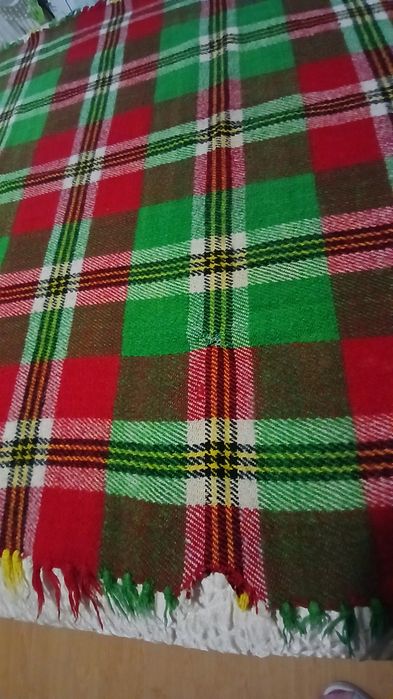 Родопски дебели вълнени одеала.