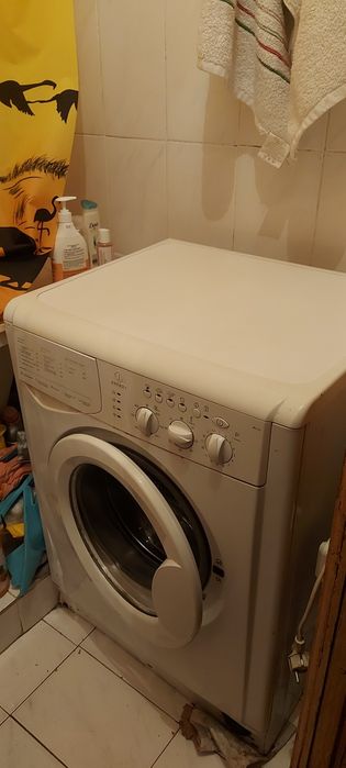 Продам стиральную машину индезит бу  рабочая