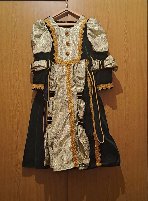 Нарядное платьее