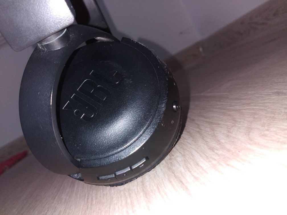 Наушник JBL ,Зарядь Держит Хорошо