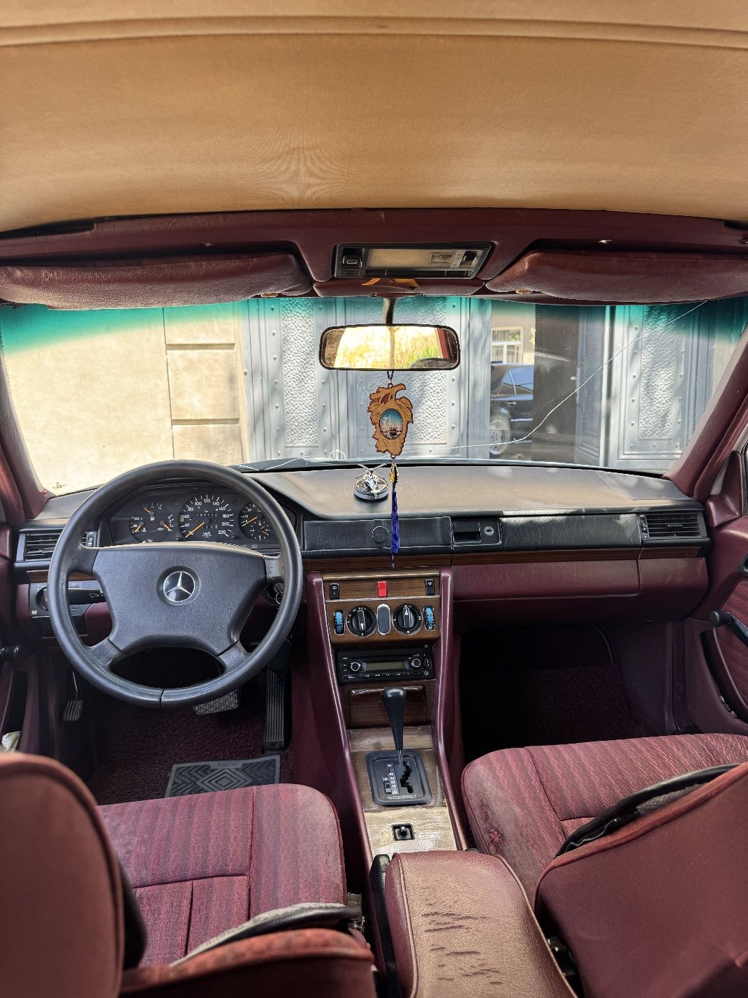 W 124  mersdes sotilad yil 1986