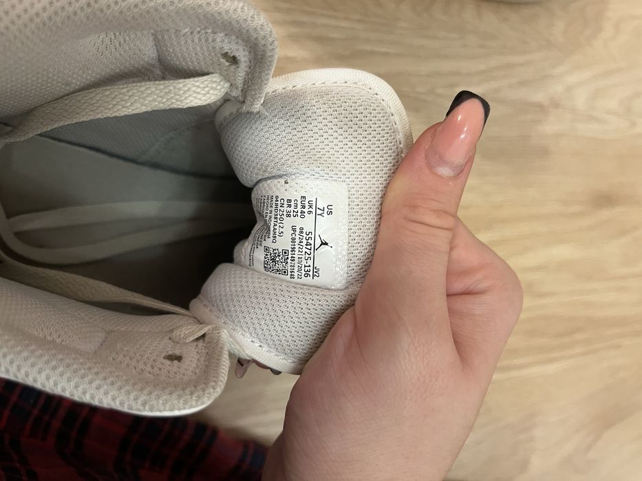 Air Jordan 1 Mid оригинални – размер 40, добро състояние