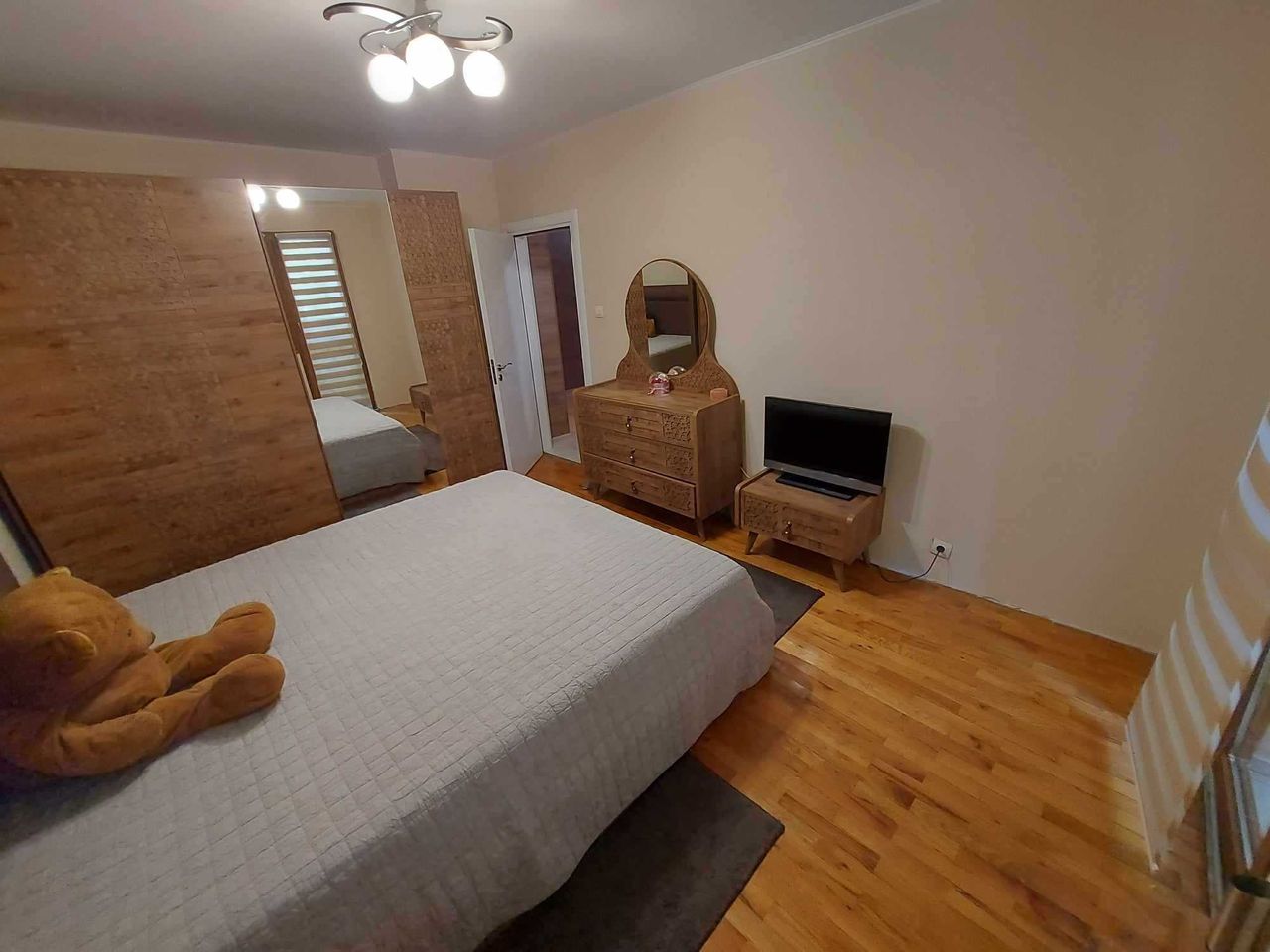 Продава се Тристаен апартамент в Търговище, Център - 105 кв.м за 1360 €/кв.м - Снимка #12