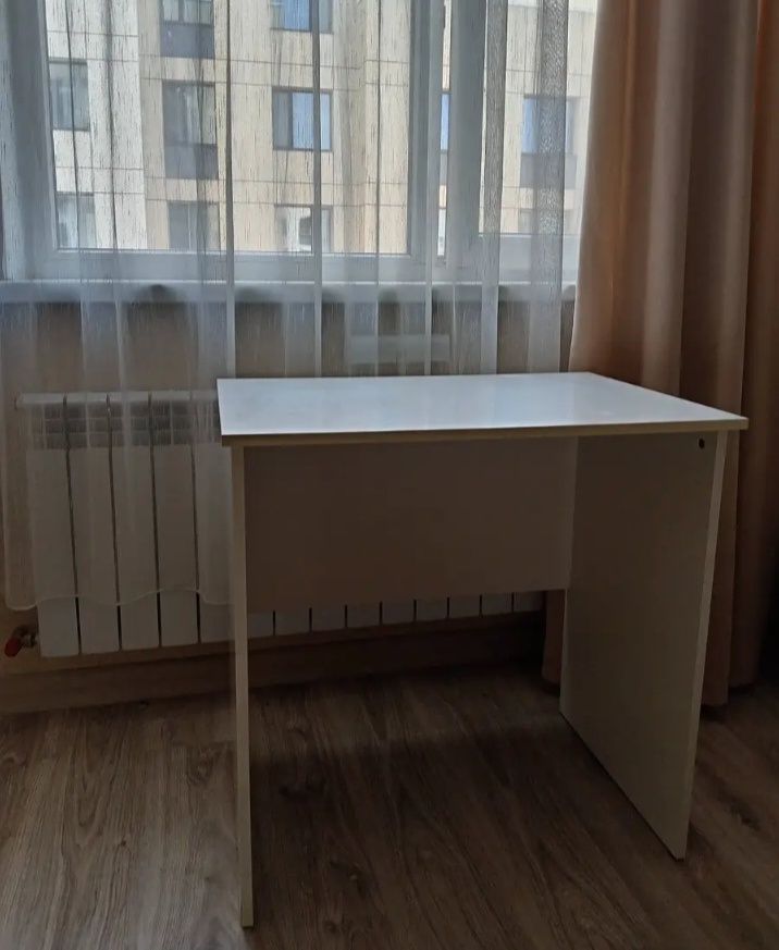 Стол IKEA белый,