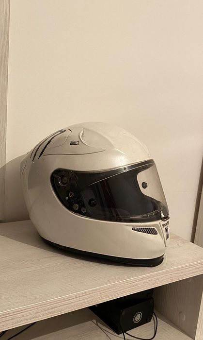 Продам мотошлем, белый в хорошем состоянии
