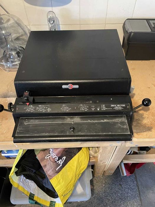 Машина за метални спирали /дупчене 4 мм дебелина /Rhin-O-Tuff HD-7700