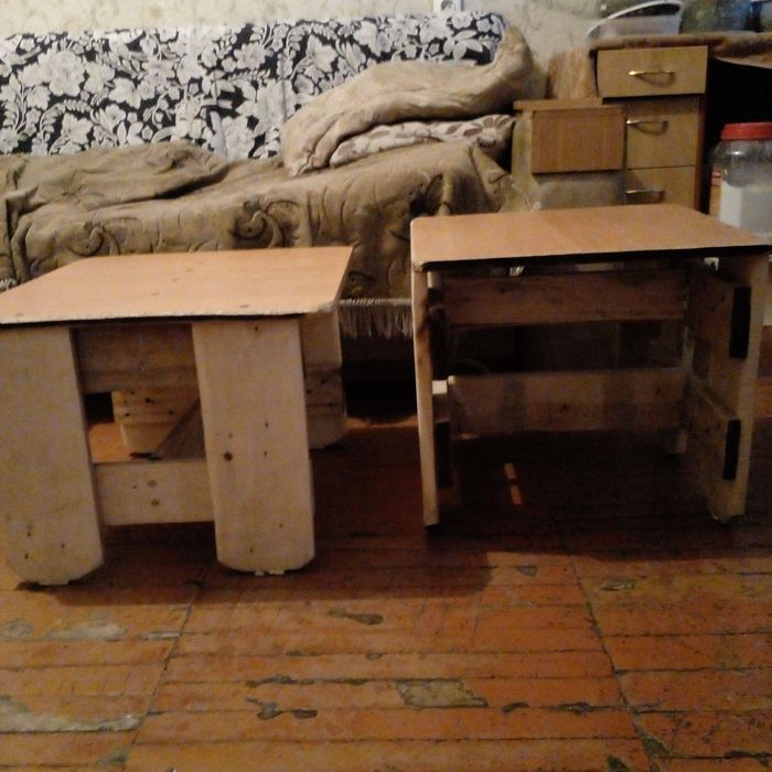 Табуретки широкие, настоящее дерево