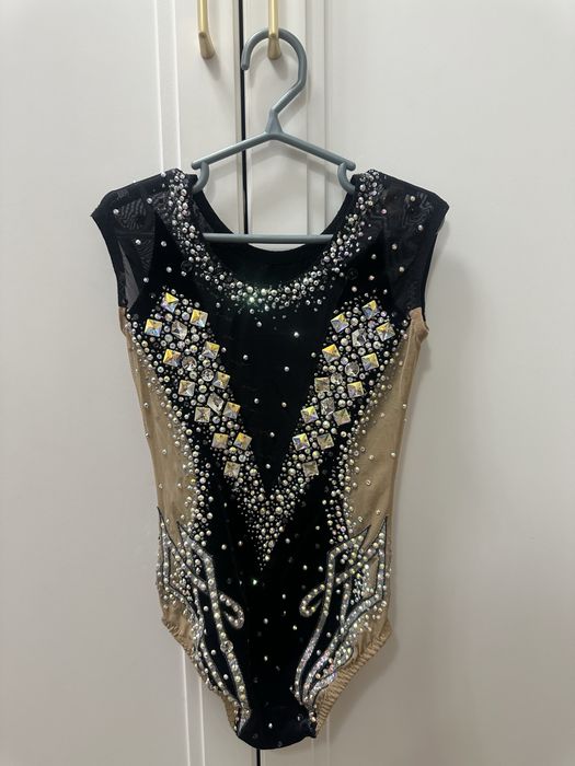 Продам купальник для художественной гимнастики