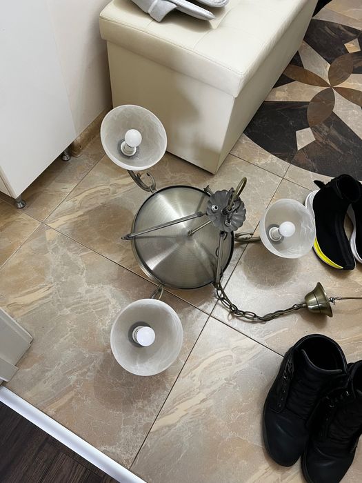 Продавам месингов полилей