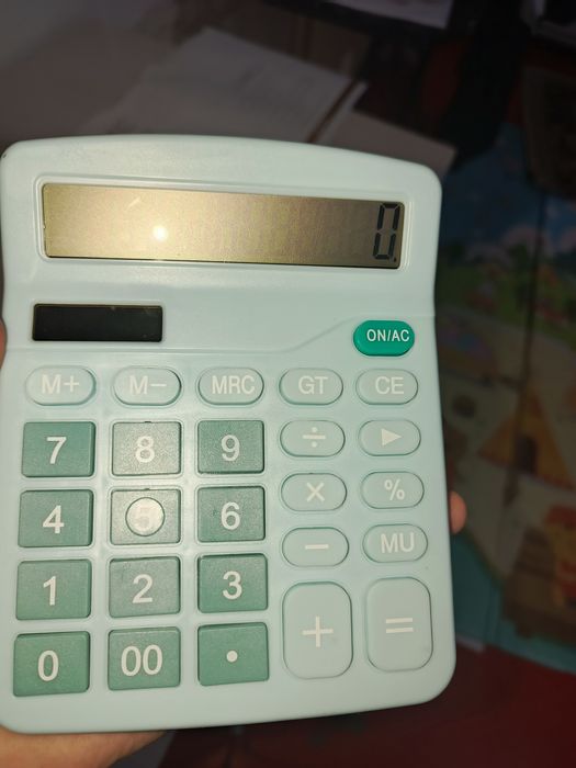 Калькулятор көк түсті