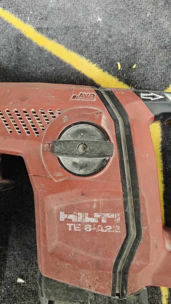 Лот Разпродажба Хилти Hilti перфоратор къртач винтоверт зарядно и друг