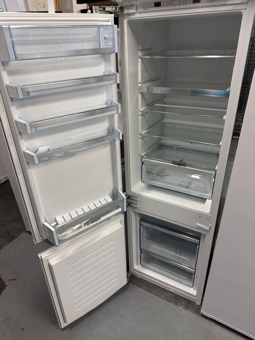 Combina frigorifica încorporabila Bosch Serie6 - KIS86AFE0