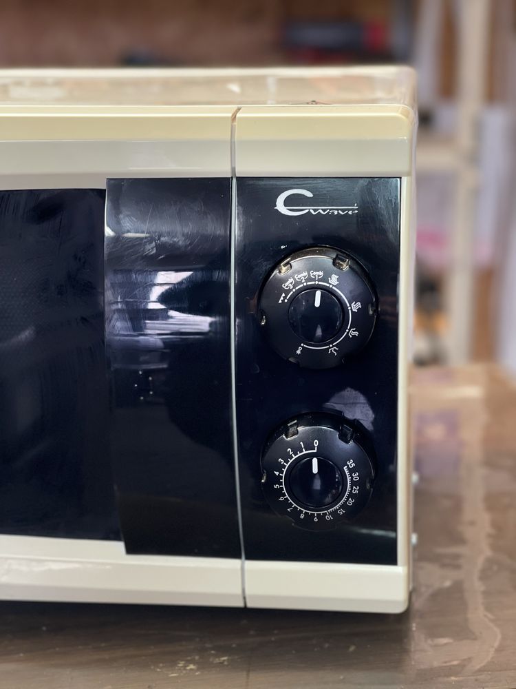 Микровълнова фурна DeLonghi MW200.1W