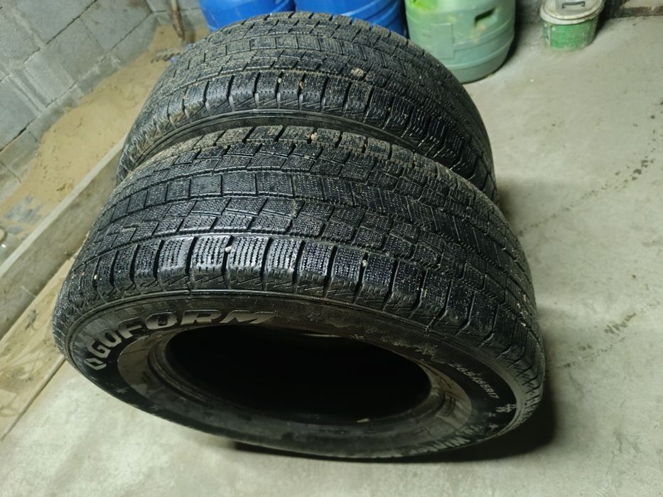 Продам 265/65/17 2 шины Goform Зимние