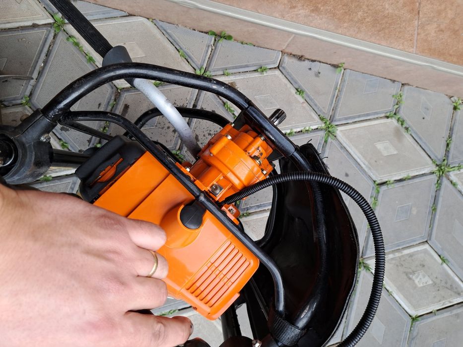 Motoburghiu  Stihl BT 121