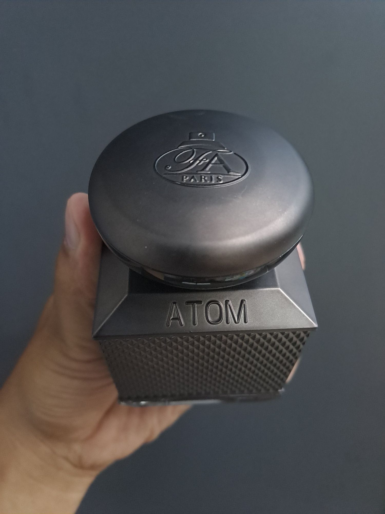 Atom Grey eau de Parfum