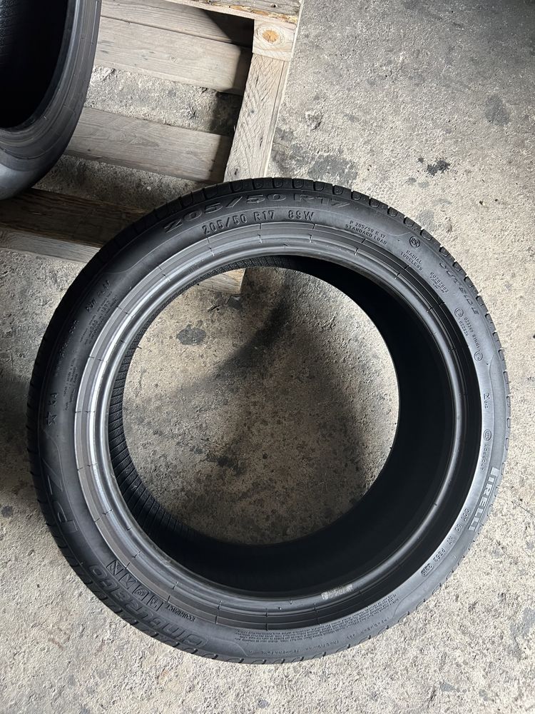 2 anvelope de vara 205/50/17 Pirelli Runflat 6mm!