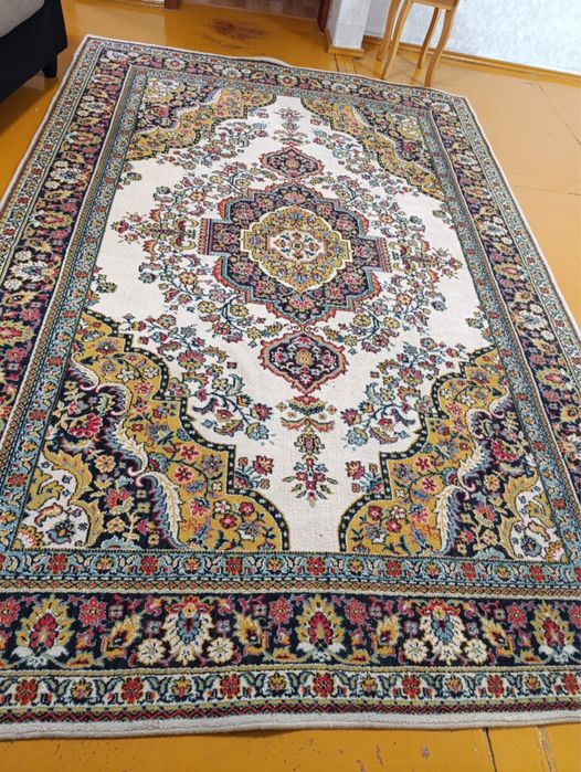 Продам очень красивый натуральный ковер