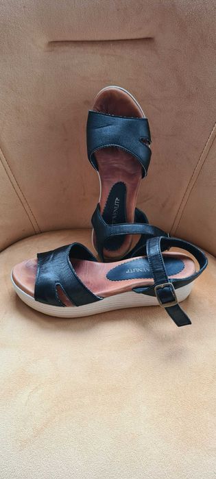 Дамски кожени ботуши Baracuda и кожени сандали Roberto Venuti