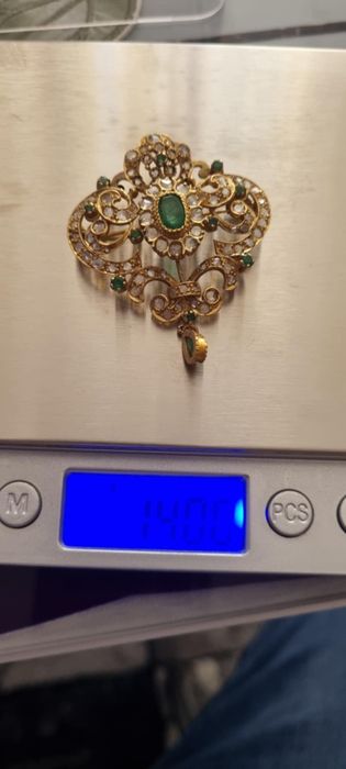broșă victoriana veche aur de 18 k cu diamante și smaralde