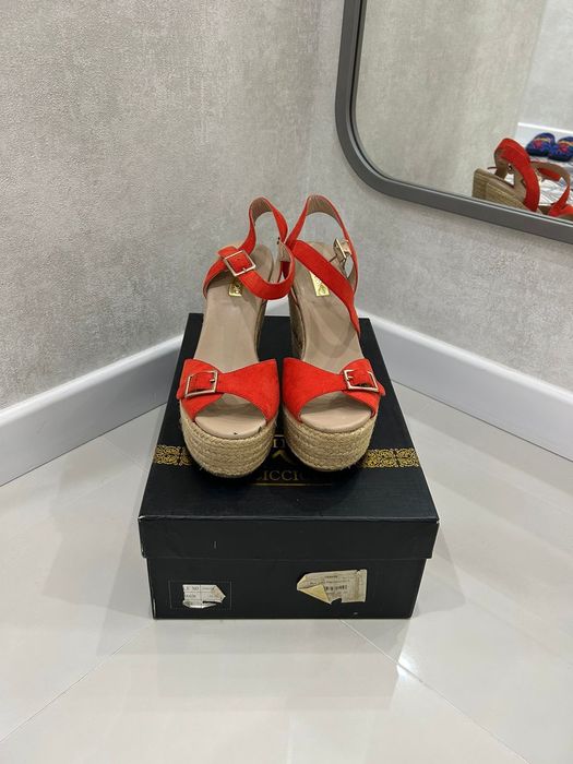 Пакет женские вещей и Женские обуви. Зимние летние. Все за 5000 тг.