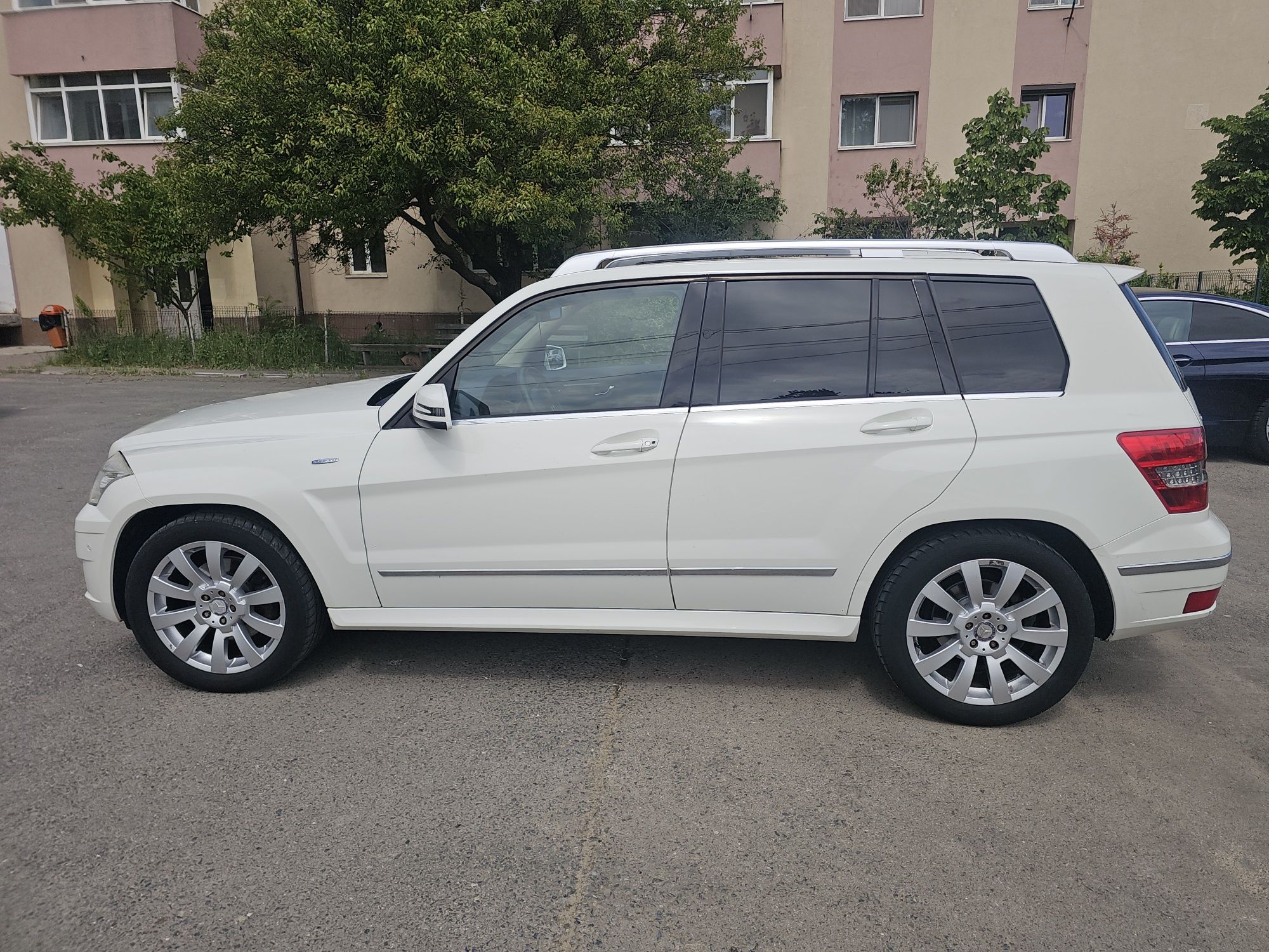 Vând Mercedes Benz Glk