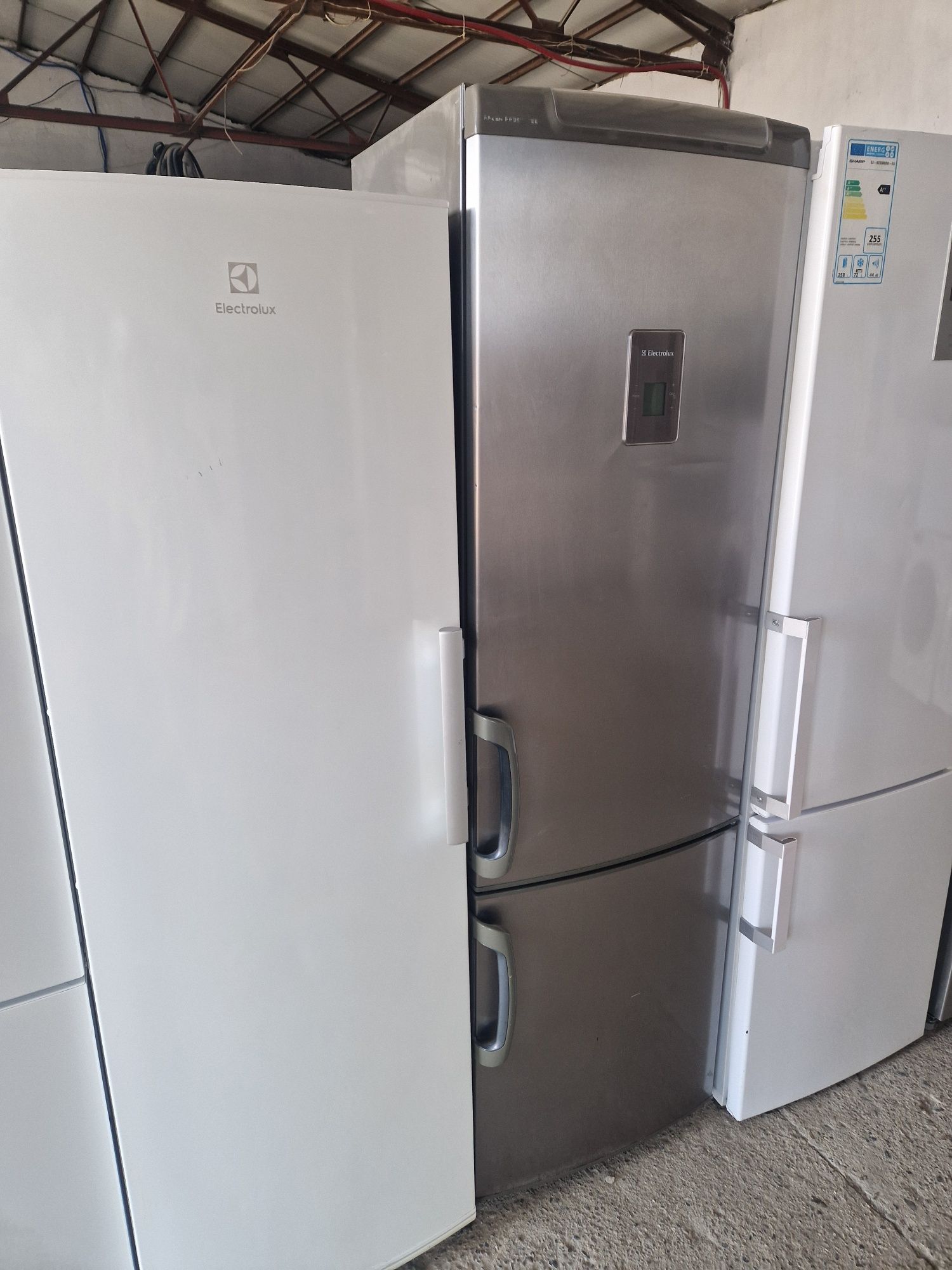 Хладилник с фризер Electrolux A++ 200 см  No Frost