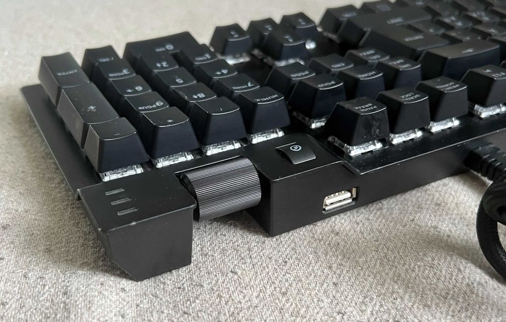 Tastatură mecanică Svive Oberon Speed RGB, switch-uri TTC