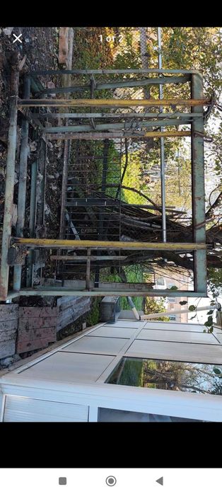 Стойка за прозорци и дограми метална