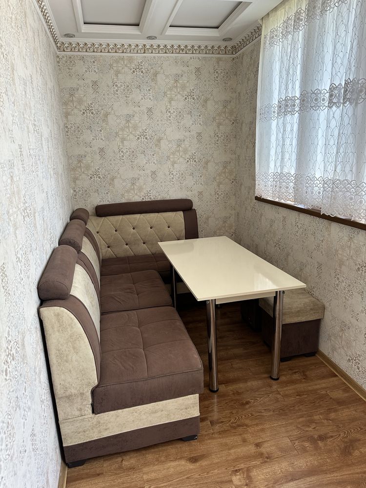 Продается уголок срочно