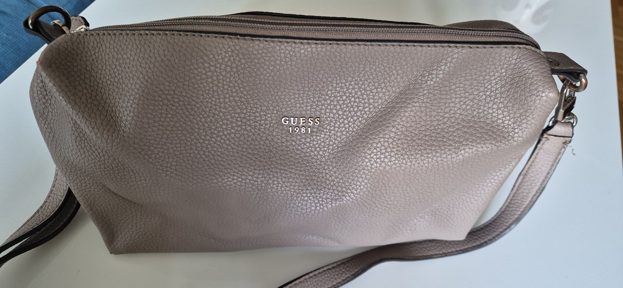 2бр.чанти на Guess
