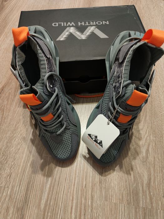 Vând Adidași North Wild!