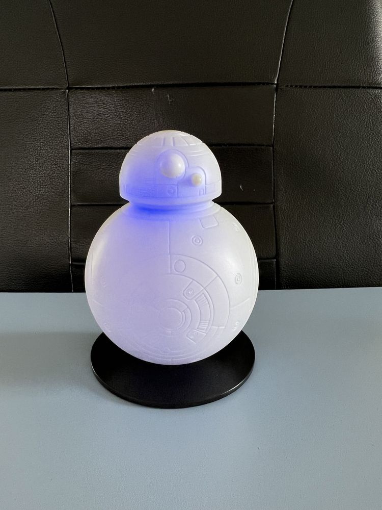 Лампа с формата на BB-8 от Междузвездни войни