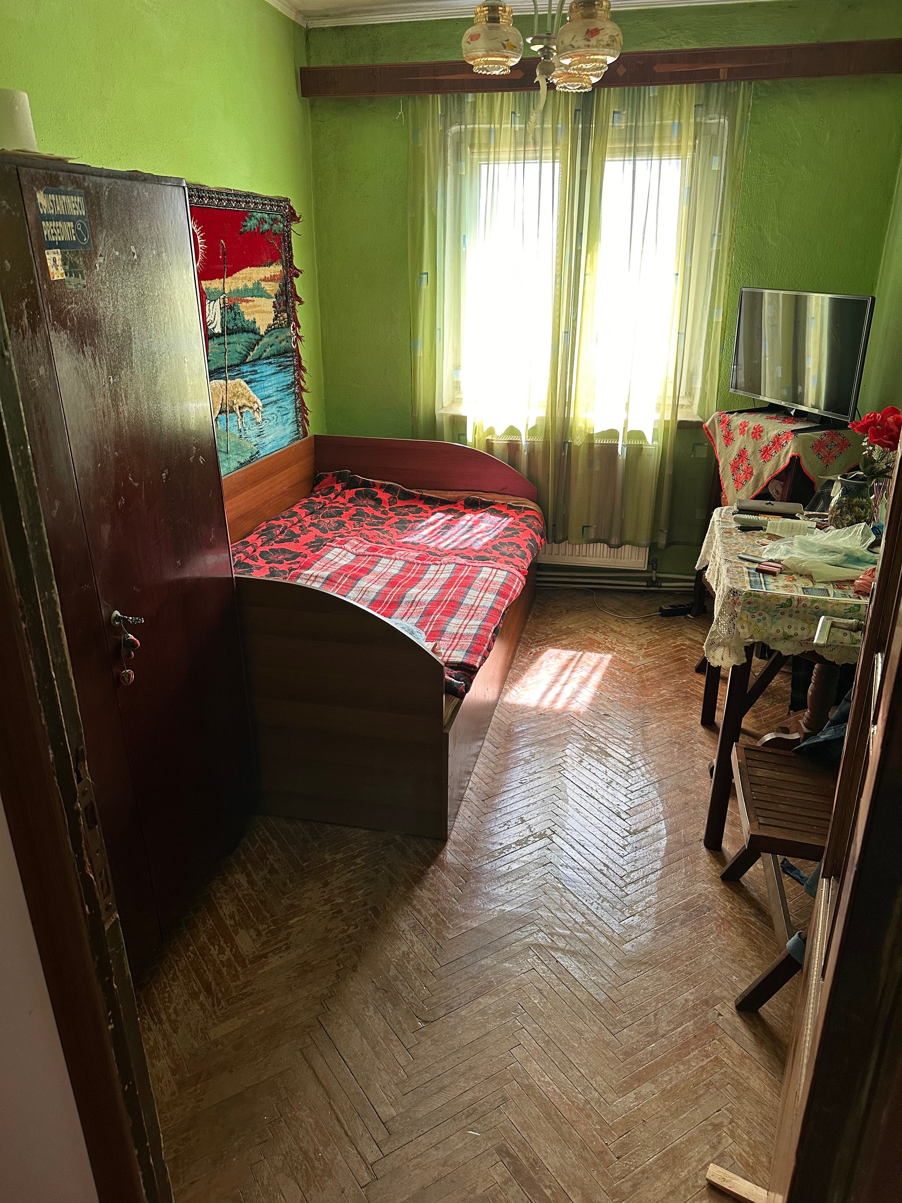 DE VÂNZARE : Apartament cu 4 camere, zona Gării - Vaslui