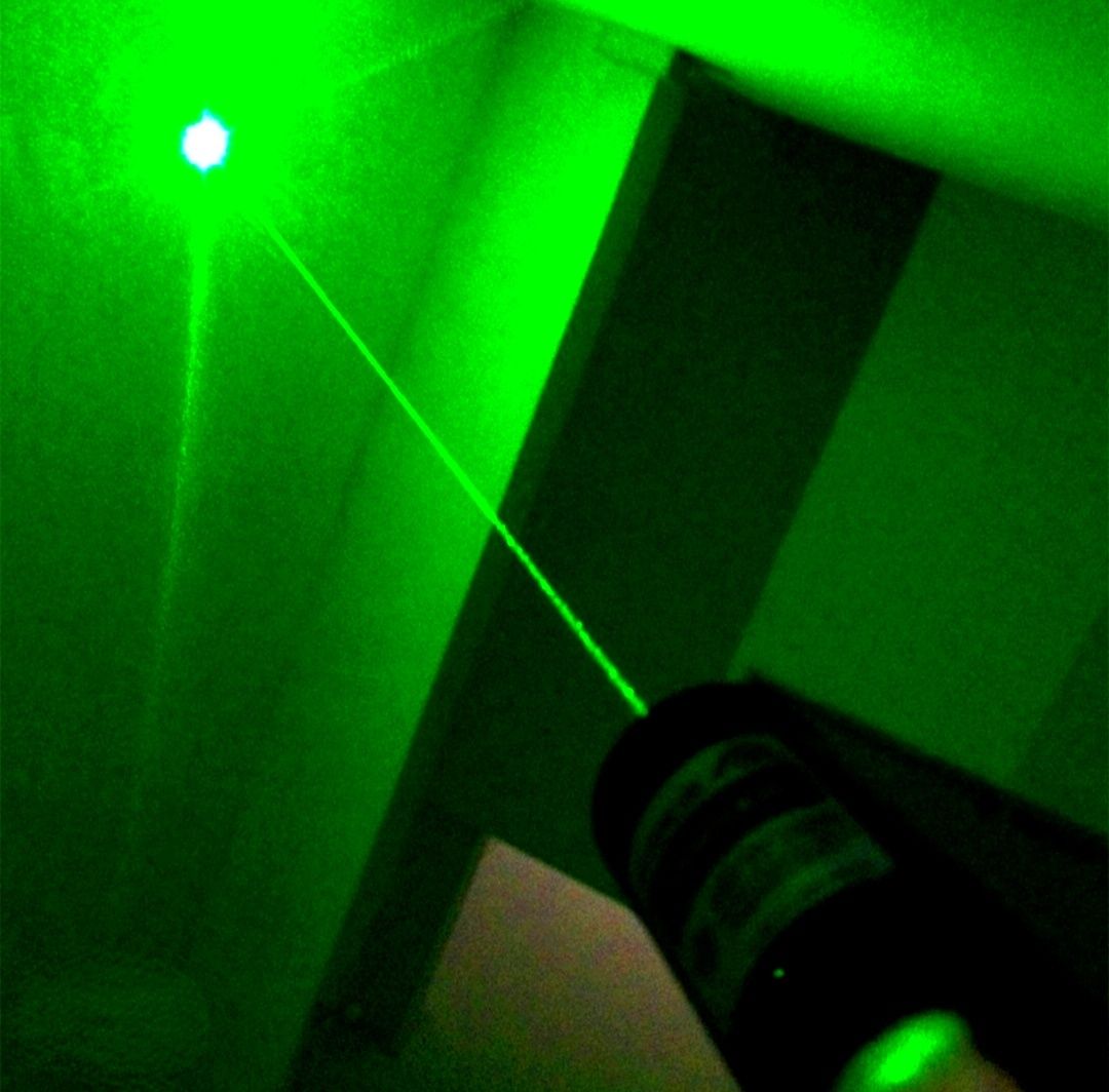 Зелёная лазерная указка