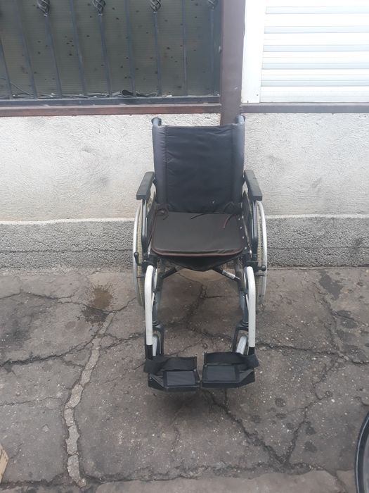 Carucior handicap scaun cu rotile