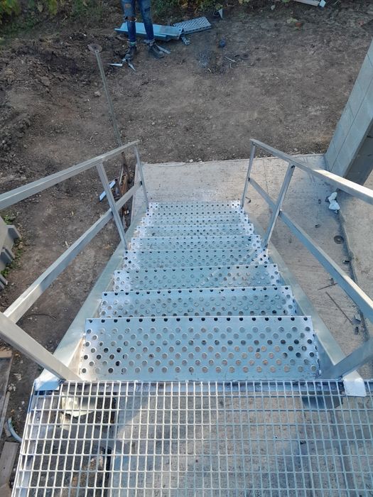 Scări metalice galvanizate la orice demisiune asiguram transport ori u
