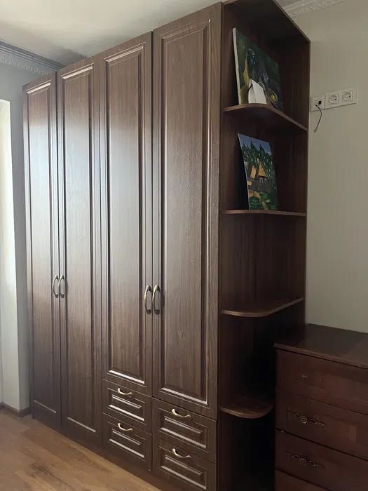 Продаю шкаф спальный