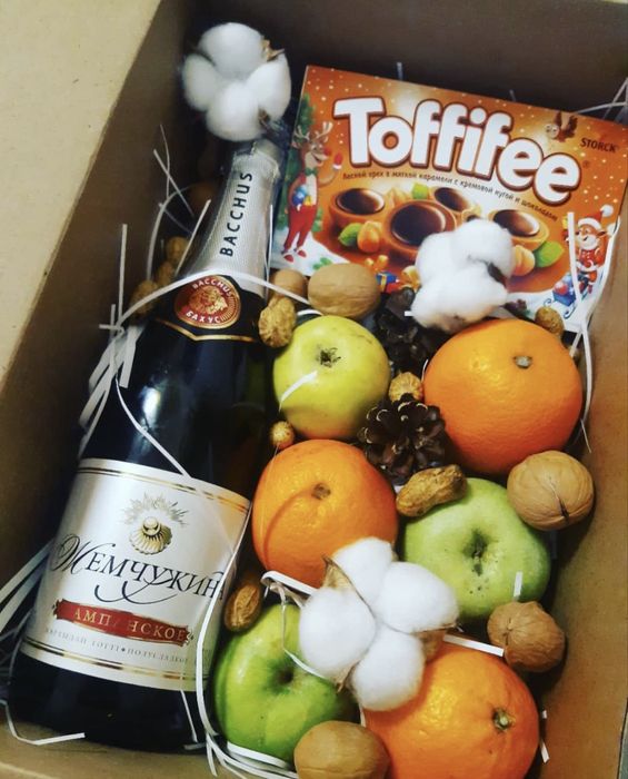 Подарок на новый год, подарочные боксы, коробки, презенты, кульки