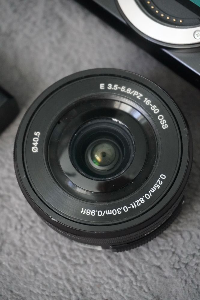 Sony A6000 + Obiectiv 16-50 + baterie + curea