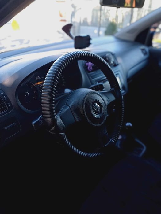 Продавам Volkswagen Polo 1.2 в много добро състояние.