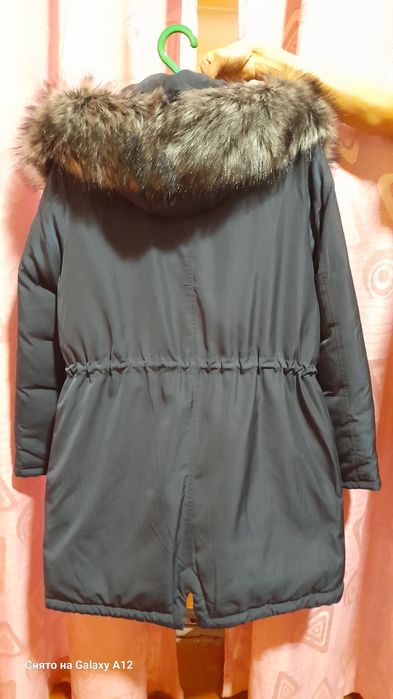 Продаются женские куртки.