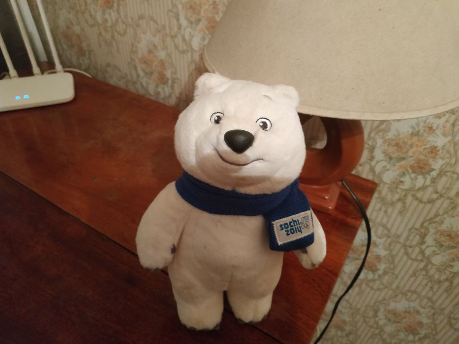Продаю мягкую игрушку белый медвежонок олимпийский сочи2014