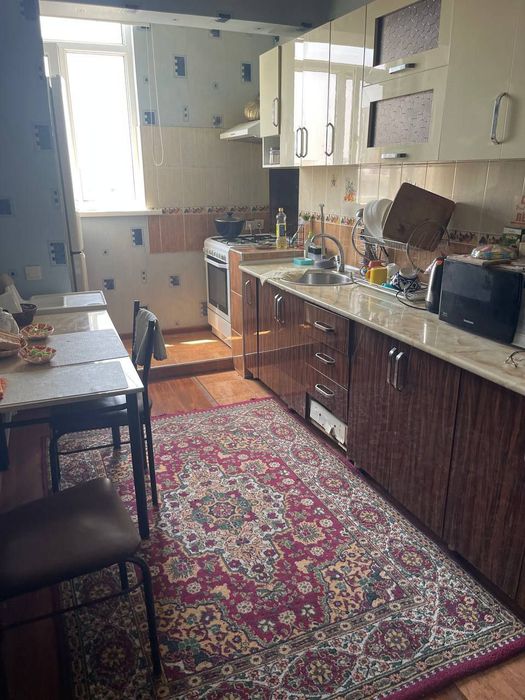 Срочно! Квартира на Дружба народов 3/9/9  общ пл 72м  с обстановкой