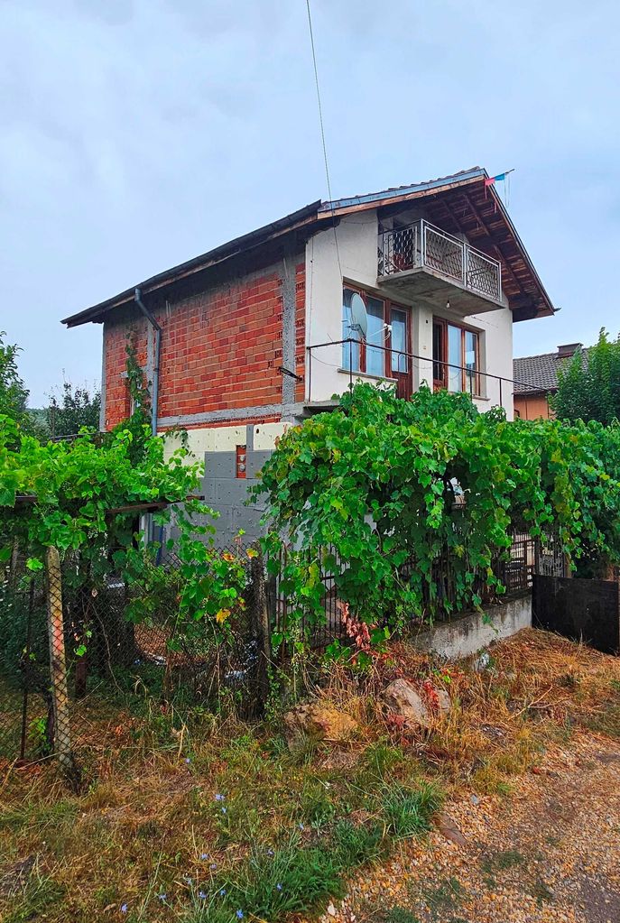 Продава се Къща в с. Ярджиловци, Област Перник - 95 кв.м за 864 €/кв.м - Снимка #3