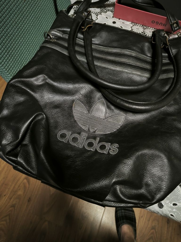 Чанта Adidas носена няколко пъти